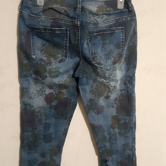 Maurices Women's Floral Print Mid Rise Jeans in Size S-R - Picture 5 of 8